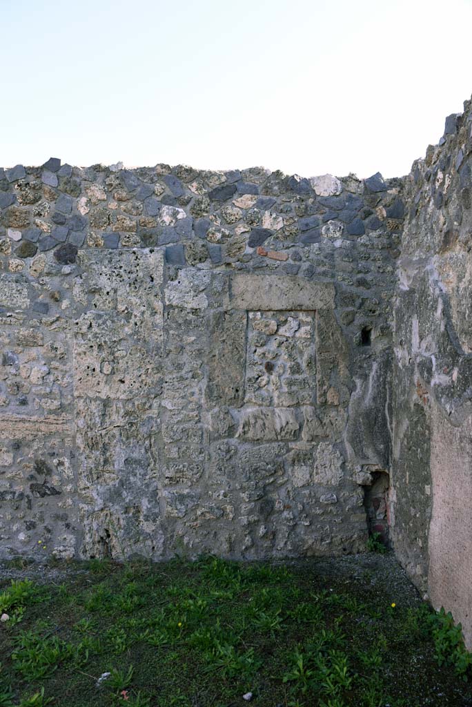 I.4.25/1.4.5 Pompeii. October 2019. South ala 12, east wall in south-east corner.
Foto Tobias Busen, ERC Grant 681269 D�COR.
