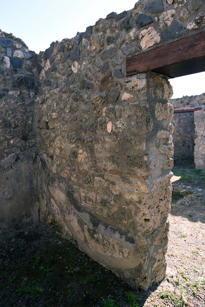 I.4.25/1.4.5 Pompeii. October 2019. Cubiculum 10, south-east corner and south wall.
Foto Tobias Busen, ERC Grant 681269 D�COR.

