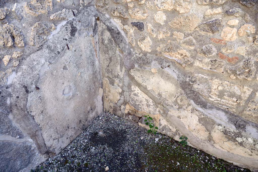 I.4.25/1.4.5 Pompeii. October 2019. Cubiculum 10, detail from south-east corner.
Foto Tobias Busen, ERC Grant 681269 D�COR.
