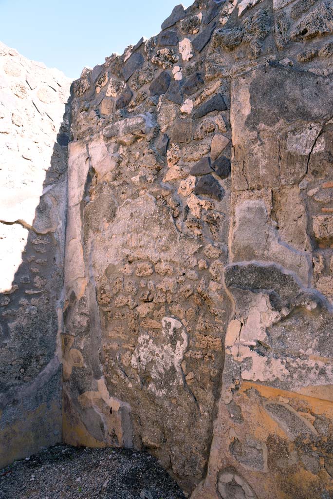 I.4.25/1.4.5 Pompeii. October 2019. Cubiculum 11, looking towards north end of east wall. 
Foto Tobias Busen, ERC Grant 681269 D�COR.

