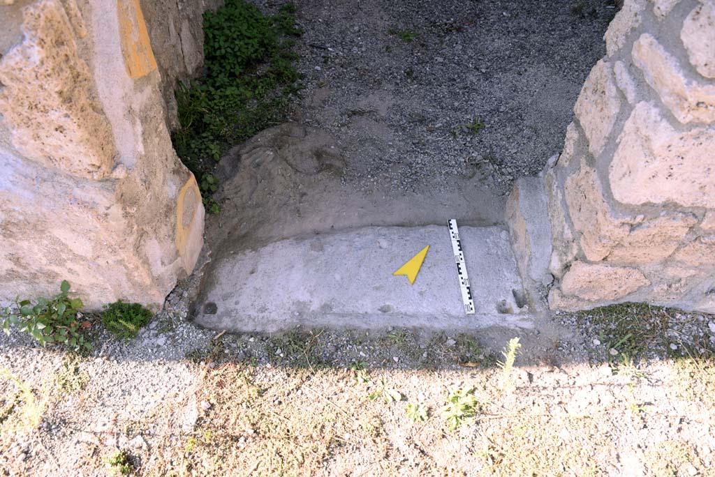 I.4.25/1.4.5 Pompeii. October 2019. Cubiculum 11, looking through doorway from atrium 6.
Foto Tobias Busen, ERC Grant 681269 D�COR.
