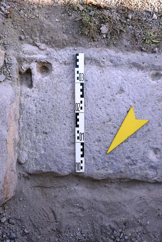 I.4.25/1.4.5 Pompeii. October 2019. Cubiculum 11, detail of doorway threshold.
Foto Tobias Busen, ERC Grant 681269 D�COR.
