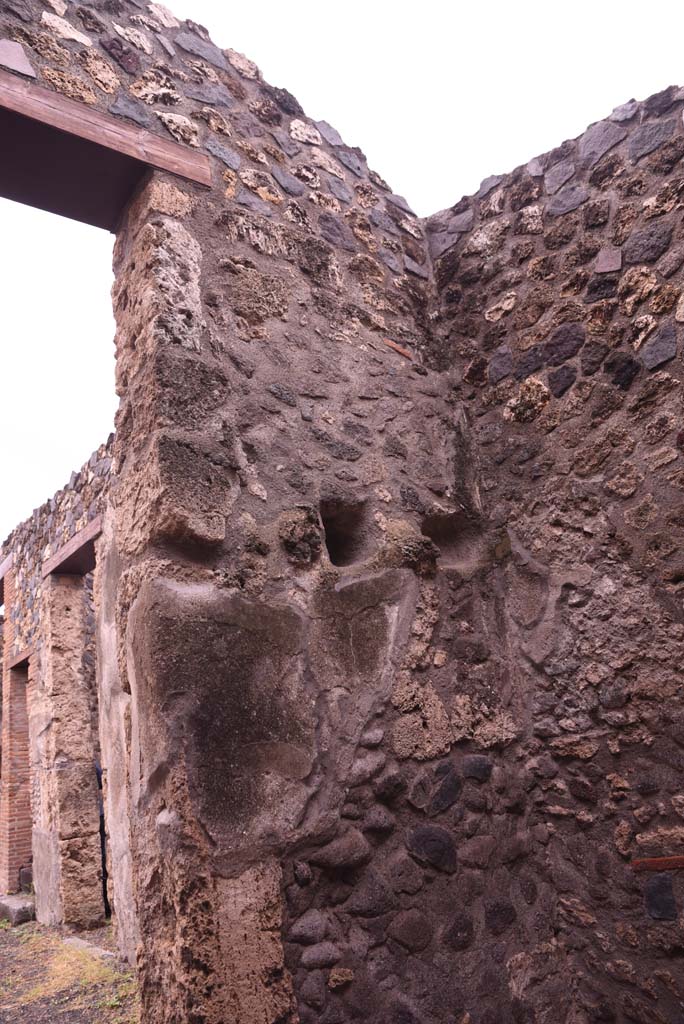 I.4.25 Pompeii. September 2020. Room 48, upper south-west corner and doorway to atrium.
Foto Tobias Busen, ERC Grant 681269 D�COR
