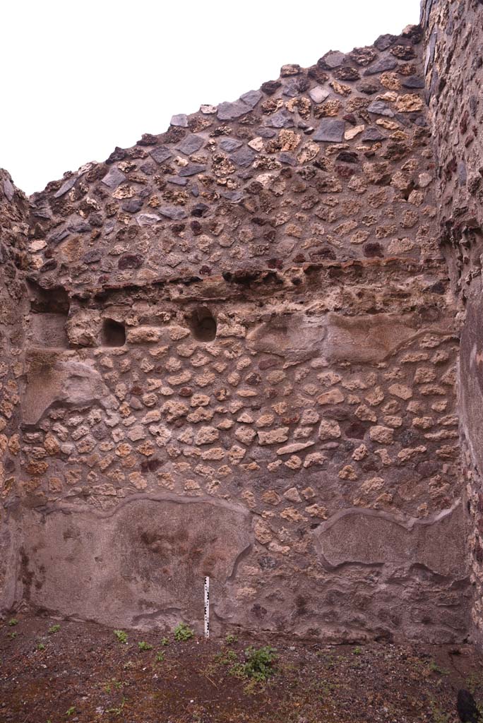 I.4.25 Pompeii. September 2020. 
Room 48, looking towards north wall, with holes for support beams for an upper room.
Foto Tobias Busen, ERC Grant 681269 D�COR
