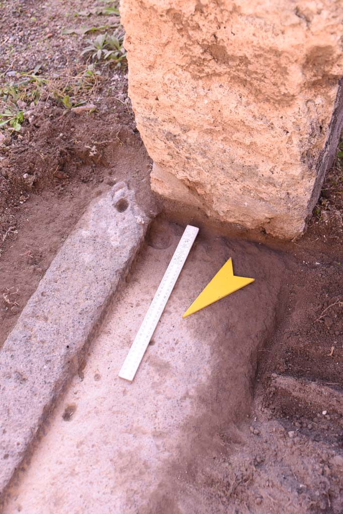 I.4.25 Pompeii. October 2019. Room 50, doorway threshold, detail from south end.
Foto Tobias Busen, ERC Grant 681269 D�COR
