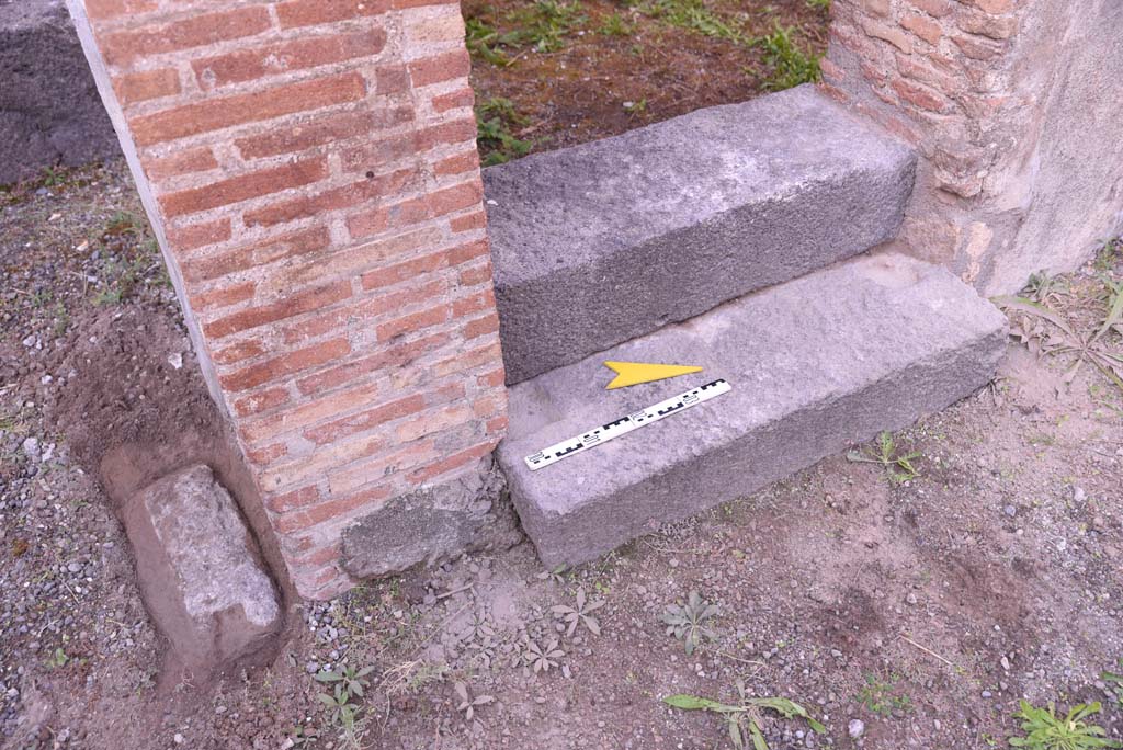 I.4.25 Pompeii. October 2019. Atrium 47, looking north across base of stairs near west wall. 
Foto Tobias Busen, ERC Grant 681269 D�COR


