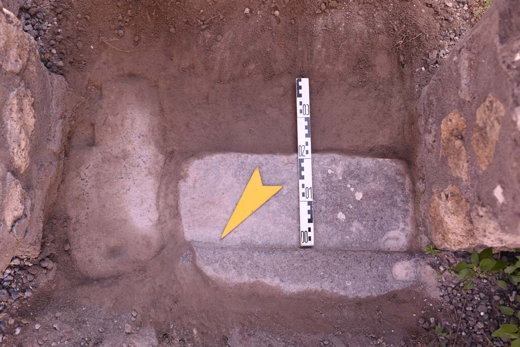 I.4.25 Pompeii. October 2019. Room 52, detail of doorway threshold, looking south. 
Foto Tobias Busen, ERC Grant 681269 D�COR.
