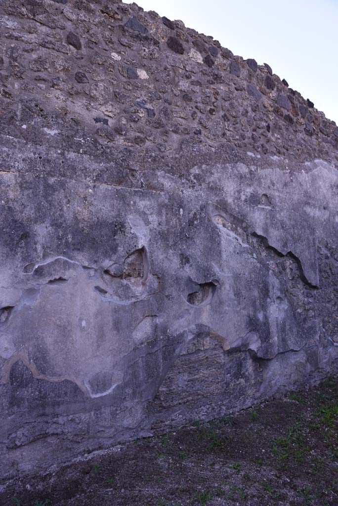 I.4.25 Pompeii. October 2019. Lower Peristyle 32, continuation of south wall from south-east corner.
Foto Tobias Busen, ERC Grant 681269 D�COR.
