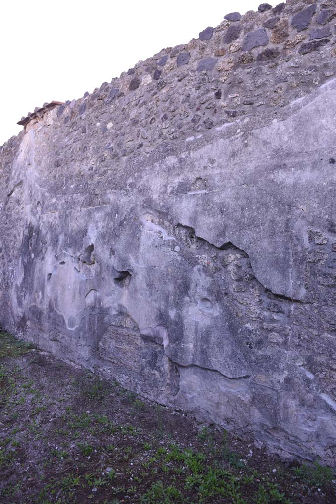 I.4.25 Pompeii. October 2019. Lower Peristyle 32, continuation of south wall from south-east corner.
Foto Tobias Busen, ERC Grant 681269 D�COR.
