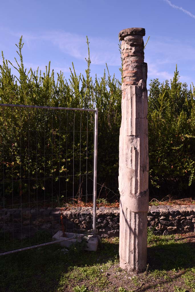 I.4.25 Pompeii. October 2019. Lower Peristyle 32, detail of column.
Foto Tobias Busen, ERC Grant 681269 D�COR.

