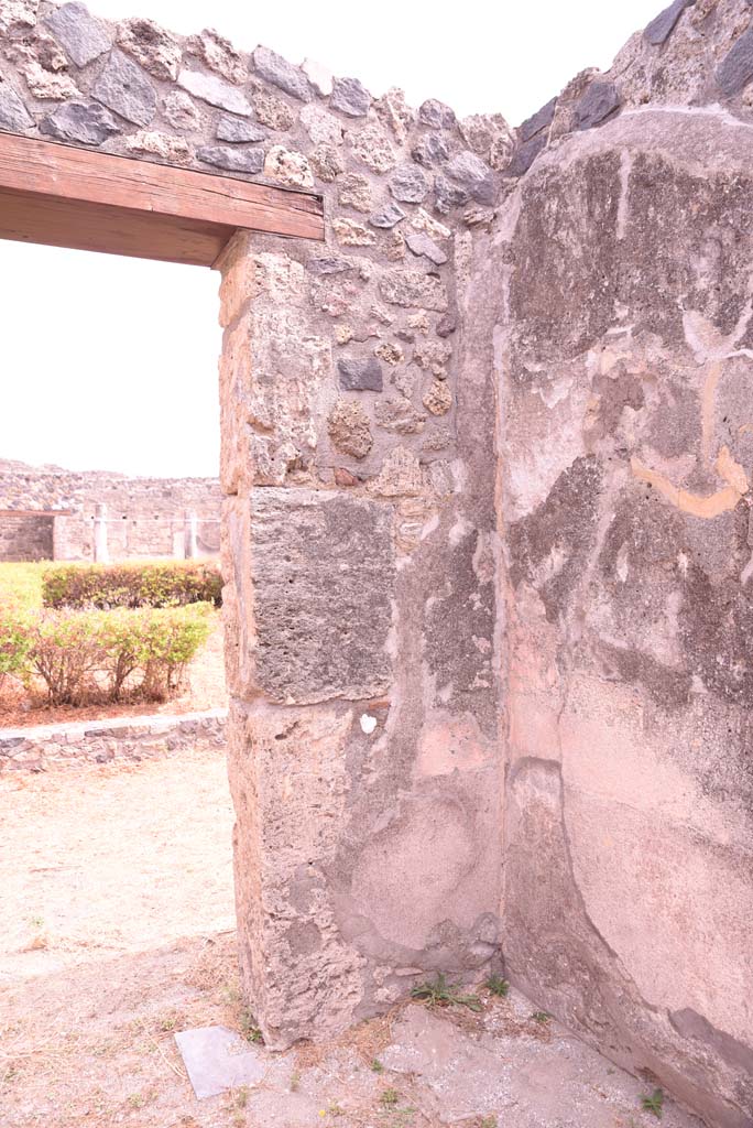 I.4.25 Pompeii. September 2020. Room 37, south-east corner.
Foto Tobias Busen, ERC Grant 681269 D�COR.
