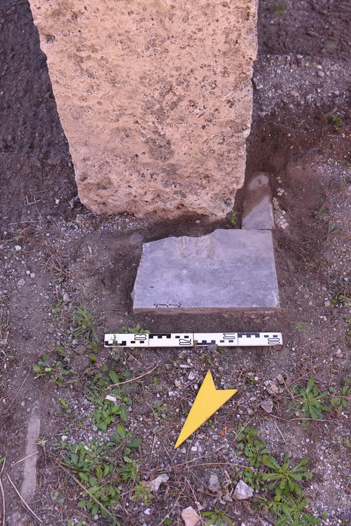 I.4.25 Pompeii. October 2019. 
Room 37, looking south to detail from doorway threshold on south side of doorway.
Foto Tobias Busen, ERC Grant 681269 D�COR.

