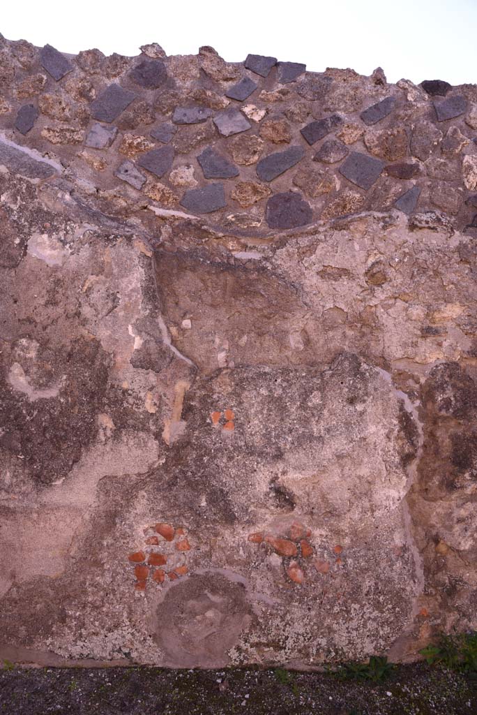 I.4.25 Pompeii. October 2019. Room 37, detail from centre of south wall.
Foto Tobias Busen, ERC Grant 681269 D�COR.
