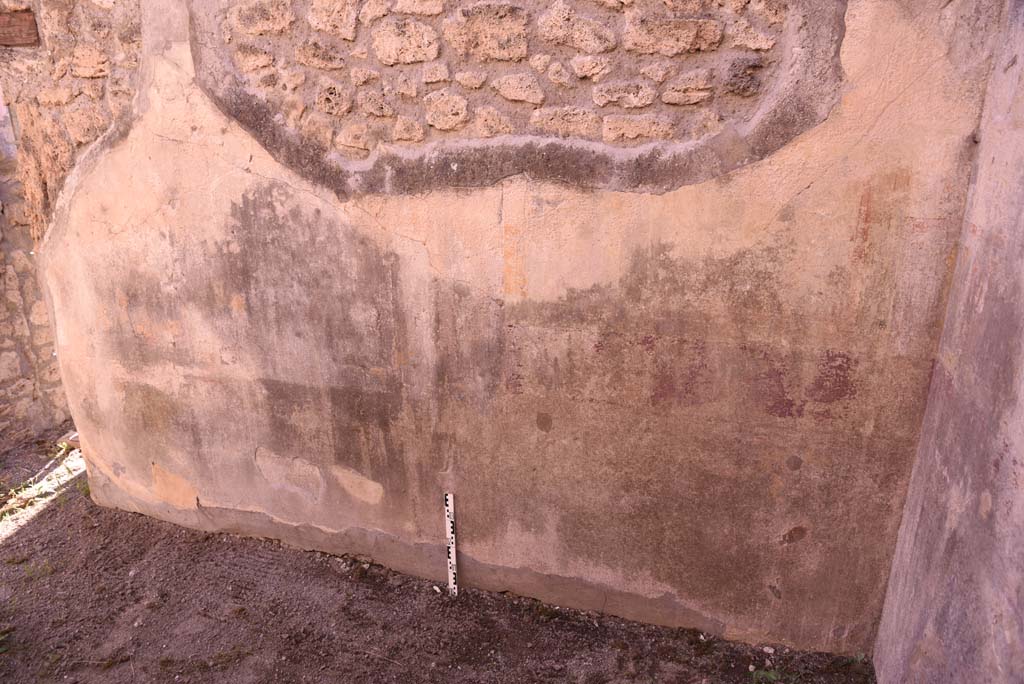 I.4.25 Pompeii. October 2019. Room 36, looking towards south wall in cubiculum, with doorway through to room 37, on left.
Foto Tobias Busen, ERC Grant 681269 D�COR.


