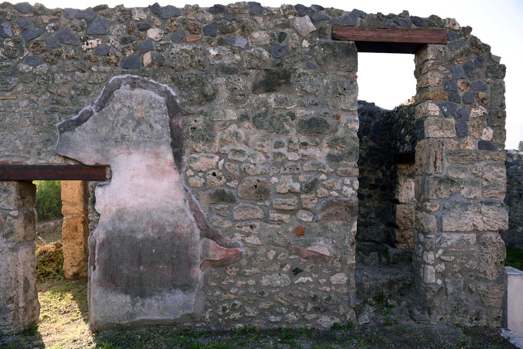 I.4.25/1.4.5 Pompeii. October 2019. 
Tablinum 14, south wall with doorway into room 36, on left, and to room 16, steps to an upper floor, on right.
Foto Tobias Busen, ERC Grant 681269 D�COR.
