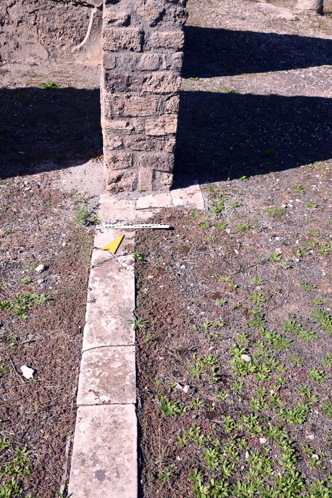 I.4.25/1.4.5 Pompeii. October 2019. Tablinum 14, looking north along threshold of doorway at east end. 
Foto Tobias Busen, ERC Grant 681269 D�COR.
