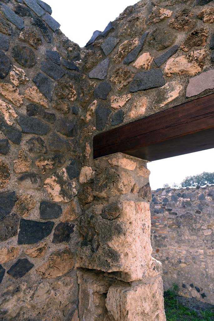 I.4.25/1.4.5 Pompeii. October 2019. Room 16, detail from south-west corner.
Foto Tobias Busen, ERC Grant 681269 D�COR.

