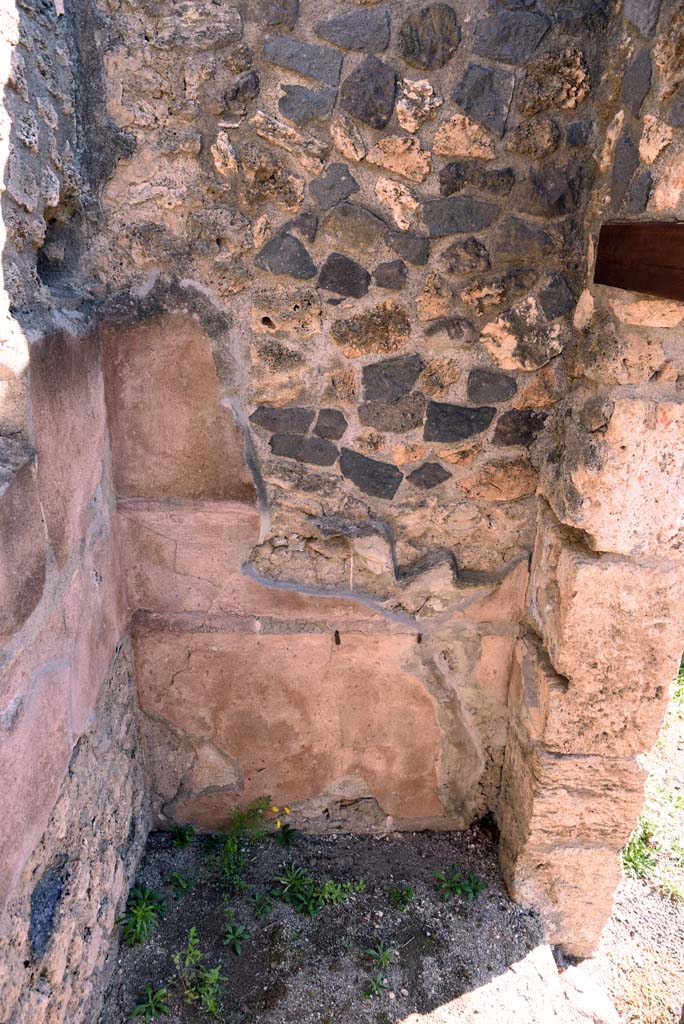 I.4.25/1.4.5 Pompeii. October 2019. Room 16, detail of south wall.
Foto Tobias Busen, ERC Grant 681269 D�COR.
