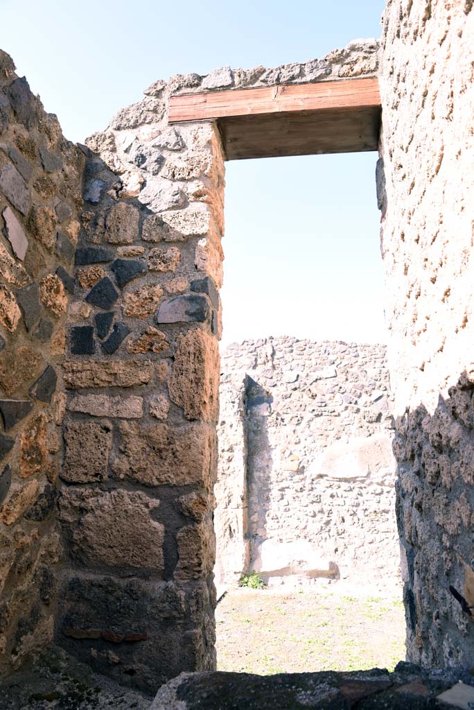 I.4.25/1.4.5 Pompeii. October 2019. Room 16, looking north into Tablinum 14.
Foto Tobias Busen, ERC Grant 681269 D�COR.
