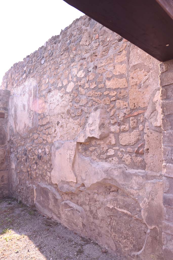 I.4.25/I.4.5 Pompeii. October 2019. 
Corridor 15, looking west along north wall from entrance doorway.
Foto Tobias Busen, ERC Grant 681269 D�COR.


