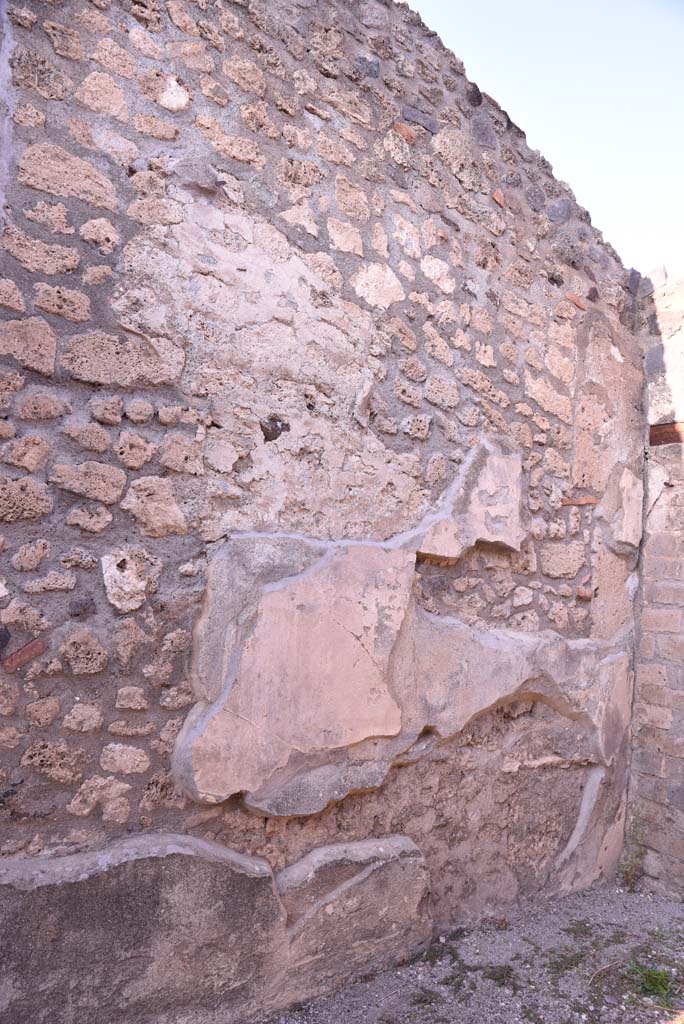 I.4.25/I.4.5 Pompeii. October 2019. 
Corridor 15, looking east towards east end of north wall towards Middle Peristyle 17.
Foto Tobias Busen, ERC Grant 681269 D�COR.

