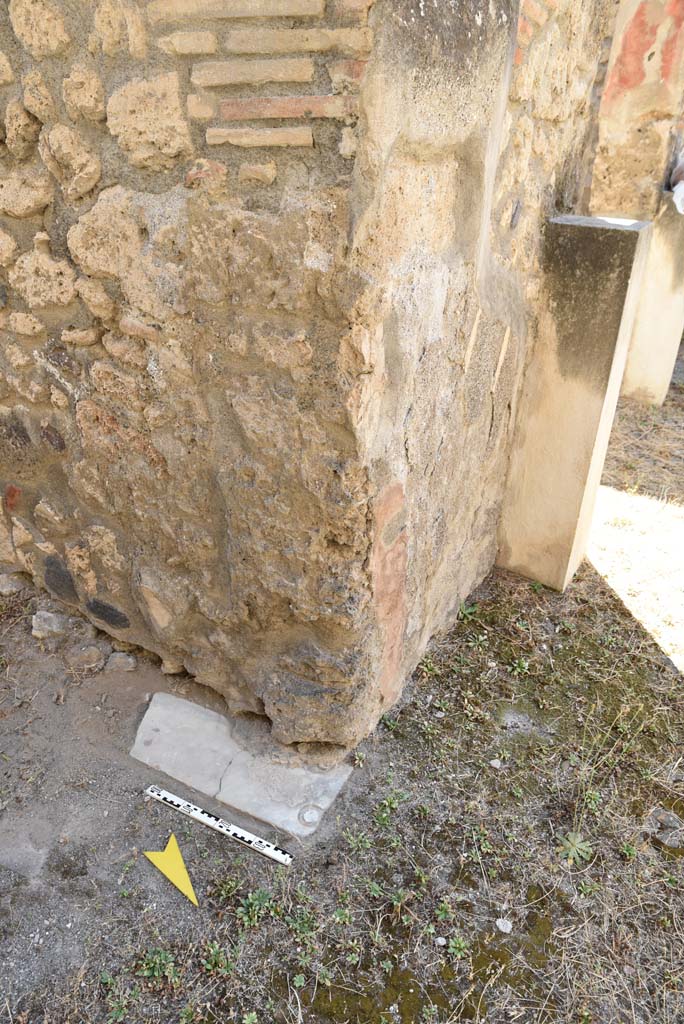 I.4.25 Pompeii. September 2020. Room 25, detail from west side of doorway. 
Foto Tobias Busen, ERC Grant 681269 D�COR.
