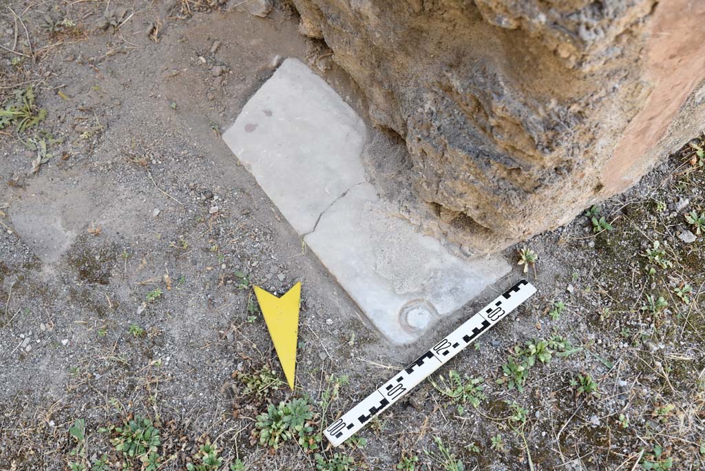 I.4.25 Pompeii. September 2020. Room 25, detail from west side of doorway.
Foto Tobias Busen, ERC Grant 681269 D�COR.
