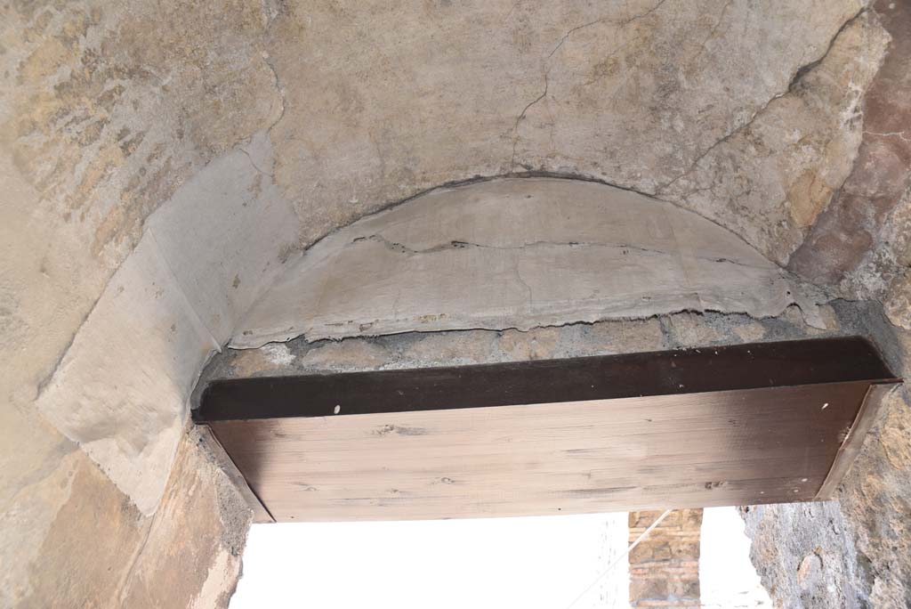 I.4.5 Pompeii. September 2020. Room 31, looking north towards vaulted ceiling in lararium/ repository.
Foto Tobias Busen, ERC Grant 681269 D�COR.

