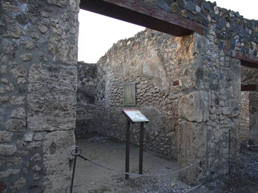 I.4.25 Pompeii. December 2007. Doorway to room 37, triclinium on west side of lower peristyle 32.
According to Tatiana Warscher in 1942 the room gave the impression of total devastation: it was difficult to see that it had been adorned with paintings.
In this room the paintings of Endymion and Selene, Adonis and Aphrodite, and Io, Argo and Mercury were found that are now in Naples Museum.

