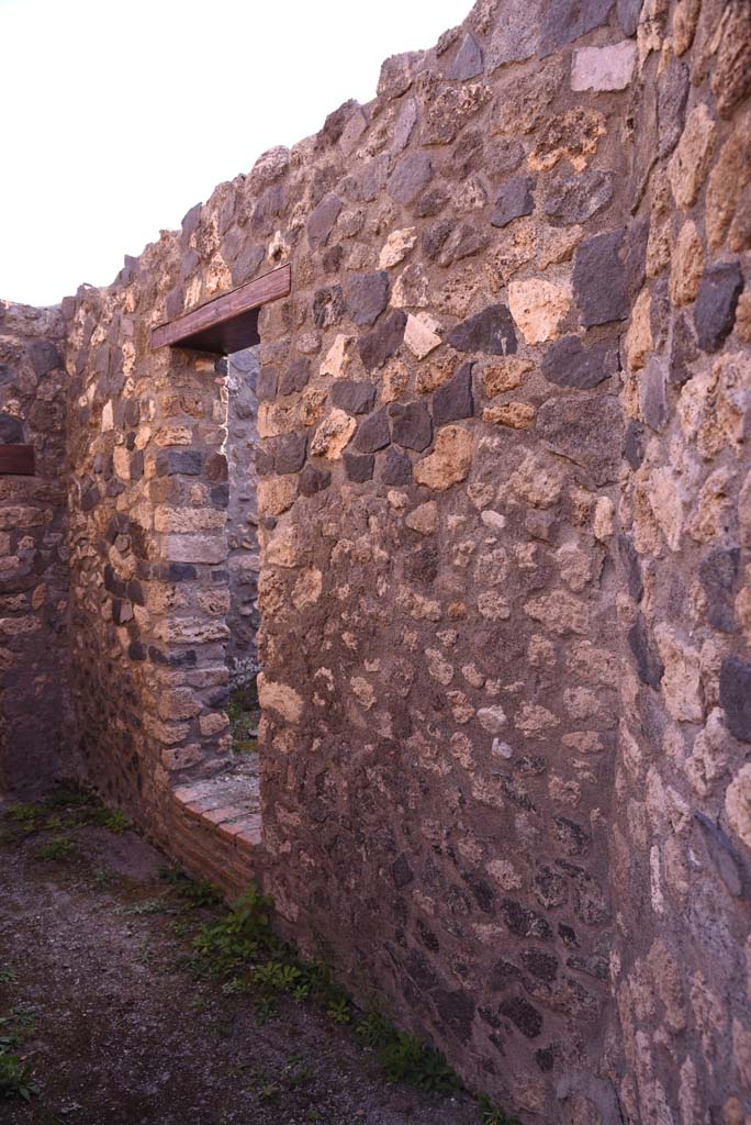 I.4.25/I.4.5 Pompeii. October 2019. 
West wall of Corridor 13A, or unnumbered corridor, with doorway into Tepidarium 40.
Foto Tobias Busen, ERC Grant 681269 D�COR.
