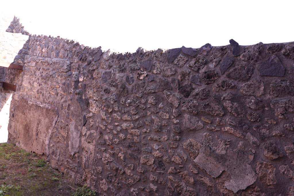 I.4.25/I.4.5 Pompeii. October 2019. Apodyterium 39, south wall, looking east towards room 38, on left.
Foto Tobias Busen, ERC Grant 681269 D�COR.
