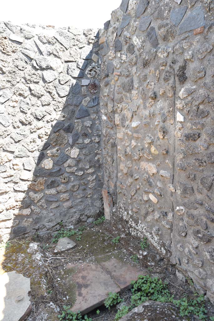 I.4.25/I.4.5 Pompeii. September 2020. Tepidarium 40, south-east corner.
Foto Tobias Busen, ERC Grant 681269 D�COR.
