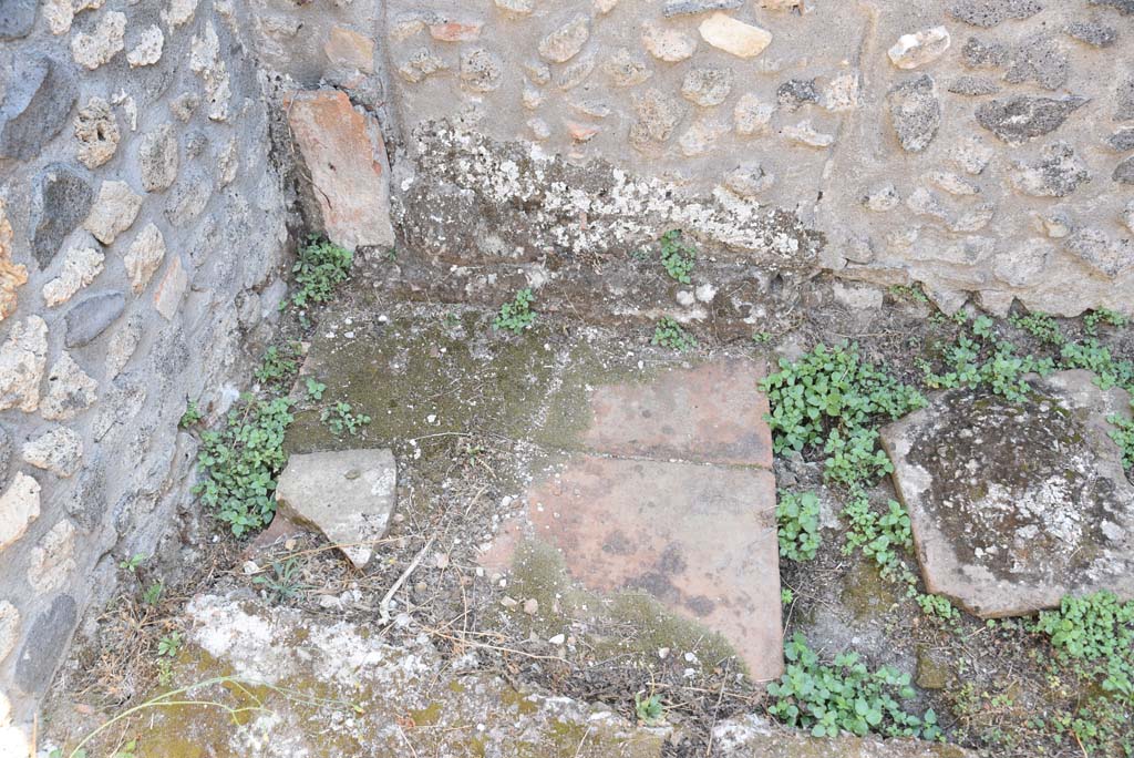I.4.25/I.4.5 Pompeii. September 2020. Tepidarium 40, looking south in south-east corner.
Foto Tobias Busen, ERC Grant 681269 D�COR.
