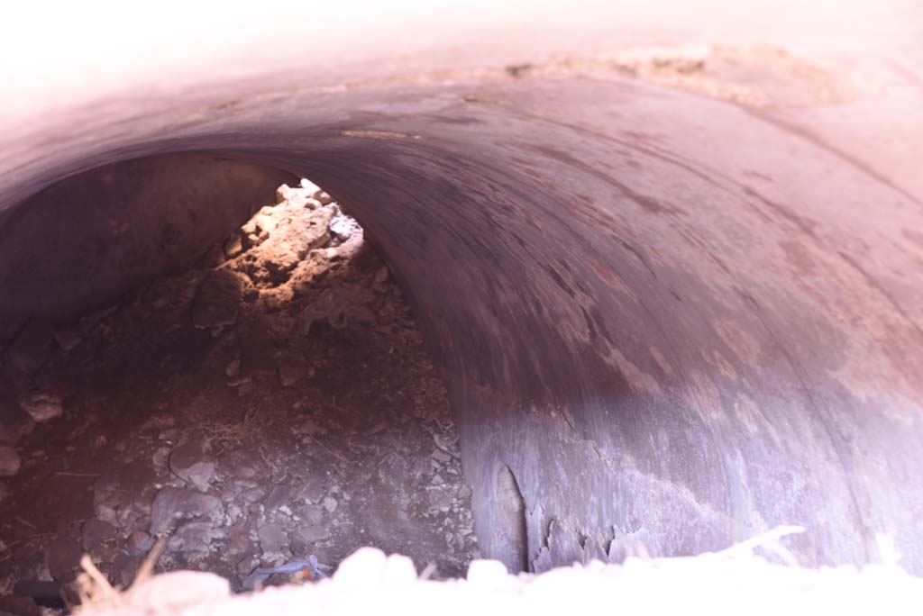I.4.25/I.4.5 Pompeii. October 2019. Kitchen 42, detail inside vaulted area behind hearth.
Foto Tobias Busen, ERC Grant 681269 D�COR.


