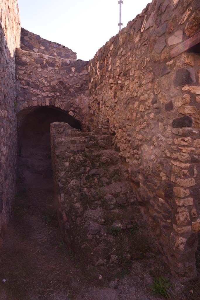 I.4.25/I.4.5 Pompeii. October 2019.  
Unnumbered corridor/room, looking east along south wall, with steps to upper floor.
Foto Tobias Busen, ERC Grant 681269 D�COR.
