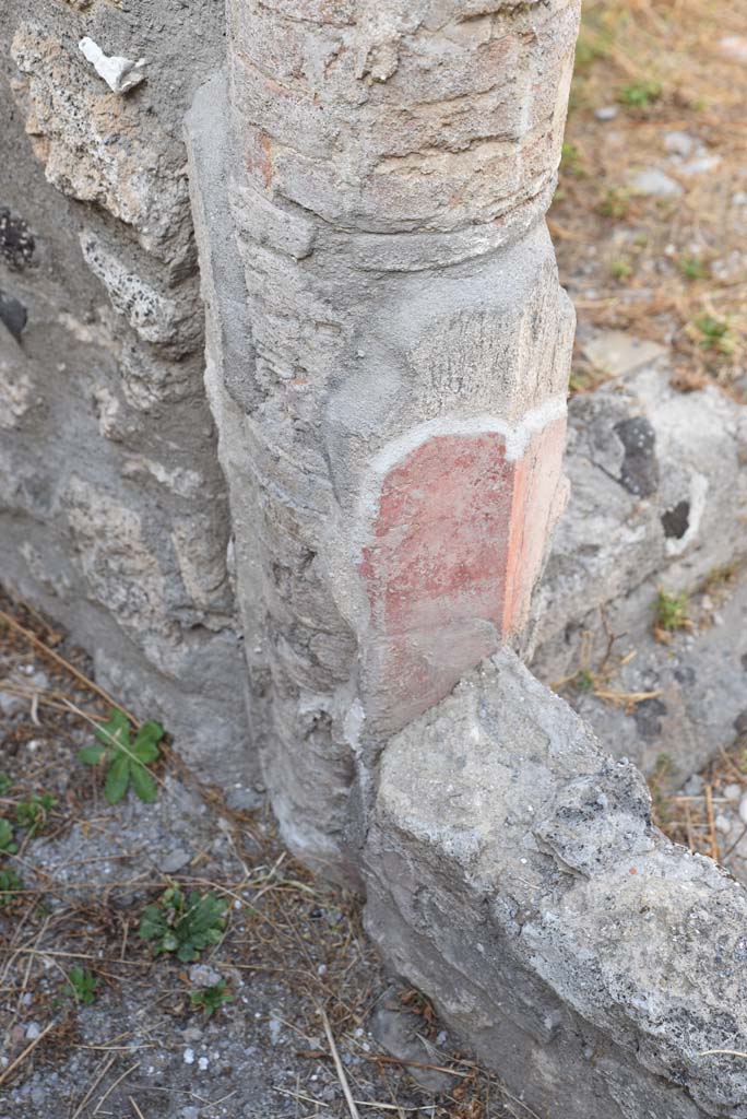 I.4.25/I.4.5 Pompeii. September 2020. Atriolo 43, looking north-east towards remaining column.
Foto Tobias Busen, ERC Grant 681269 D�COR.
