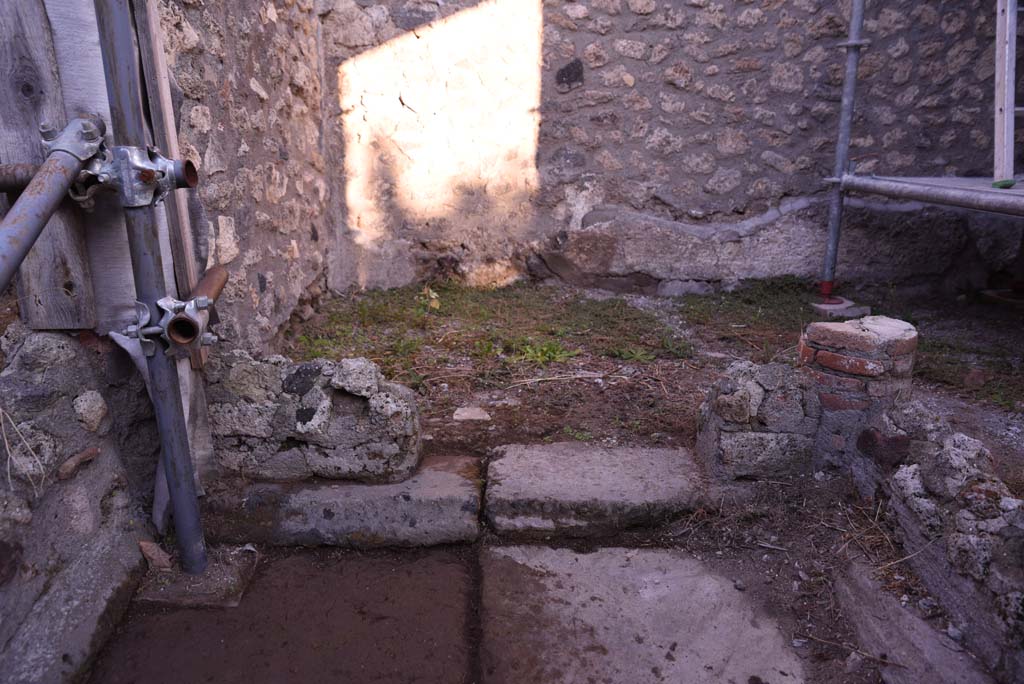 I.4.25/I.4.5 Pompeii. October 2019. Atriolo 43, looking towards small north wall around impluvium.
Foto Tobias Busen, ERC Grant 681269 D�COR.

