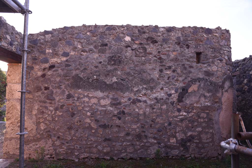 I.4.25/I.4.5 Pompeii. October 2019. Atriolo 43, looking towards south wall. 
Foto Tobias Busen, ERC Grant 681269 D�COR.
