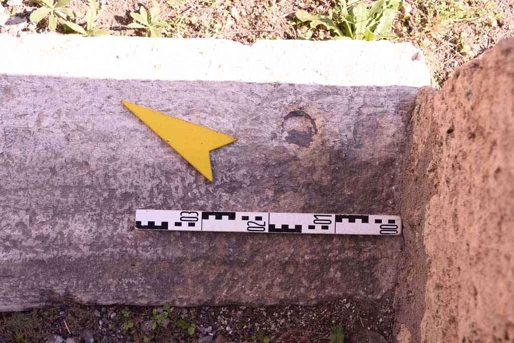 I.4.25/I.4.5 Pompeii. October 2019. Atriolo 43, detail of doorway threshold from south end.
Foto Tobias Busen, ERC Grant 681269 D�COR.

