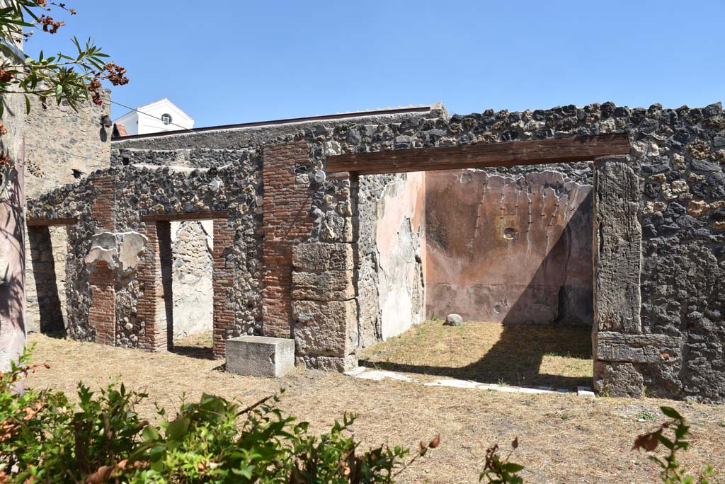 I.4.25 Pompeii. September 2020. North-east corner of upper peristyle 56.
East portico, with doorways to room 61, on left, room 60, and room 58, on right. 
Foto Tobias Busen, ERC Grant 681269 D�COR

