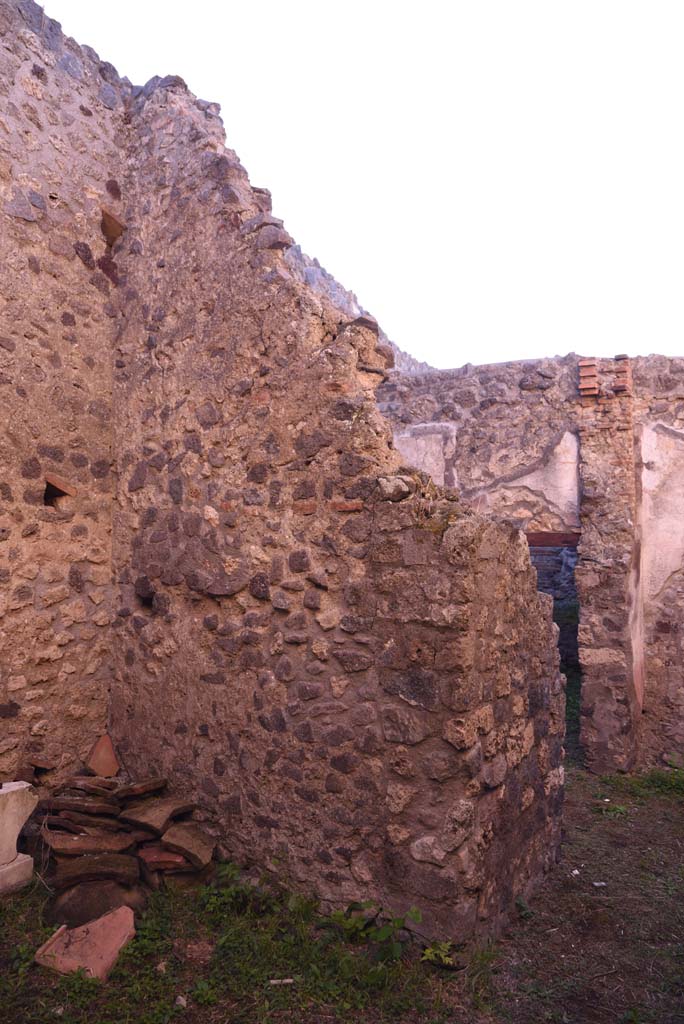 I.4.25 Pompeii. October 2019. Room 62, south-east corner and doorway to room 61, on right.
Foto Tobias Busen, ERC Grant 681269 D�COR.
