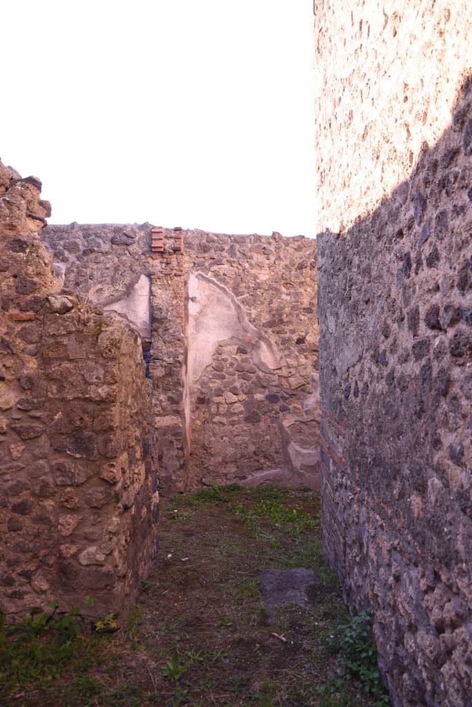 I.4.25 Pompeii. October 2019. Room 62, looking south through doorway into room 61.
Foto Tobias Busen, ERC Grant 681269 D�COR.
