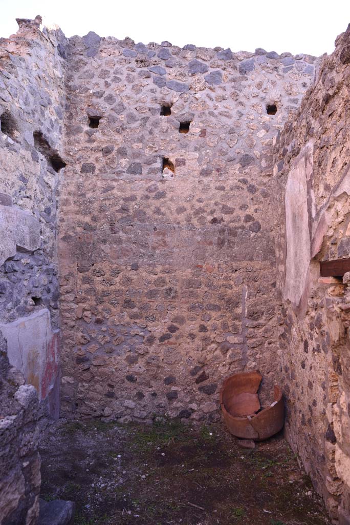 I.4.25 Pompeii. October 2019. Room 63, looking towards east wall.
Foto Tobias Busen, ERC Grant 681269 D�COR.

