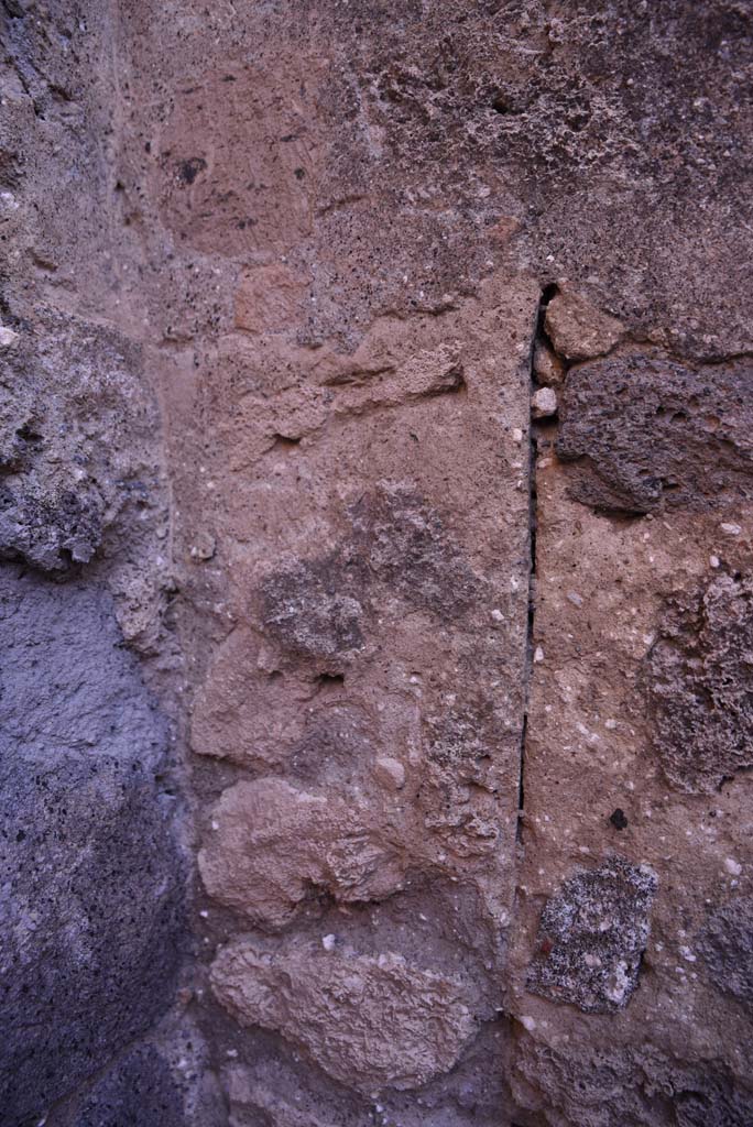 I.4.25 Pompeii. October 2019. Room 63, detail from north end of east wall.
Foto Tobias Busen, ERC Grant 681269 D�COR.
