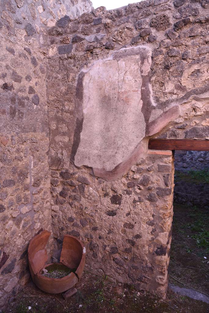 I.4.25 Pompeii. October 2019. 
Room 63, south-east corner and south wall with doorway into room 64.
Foto Tobias Busen, ERC Grant 681269 D�COR.
