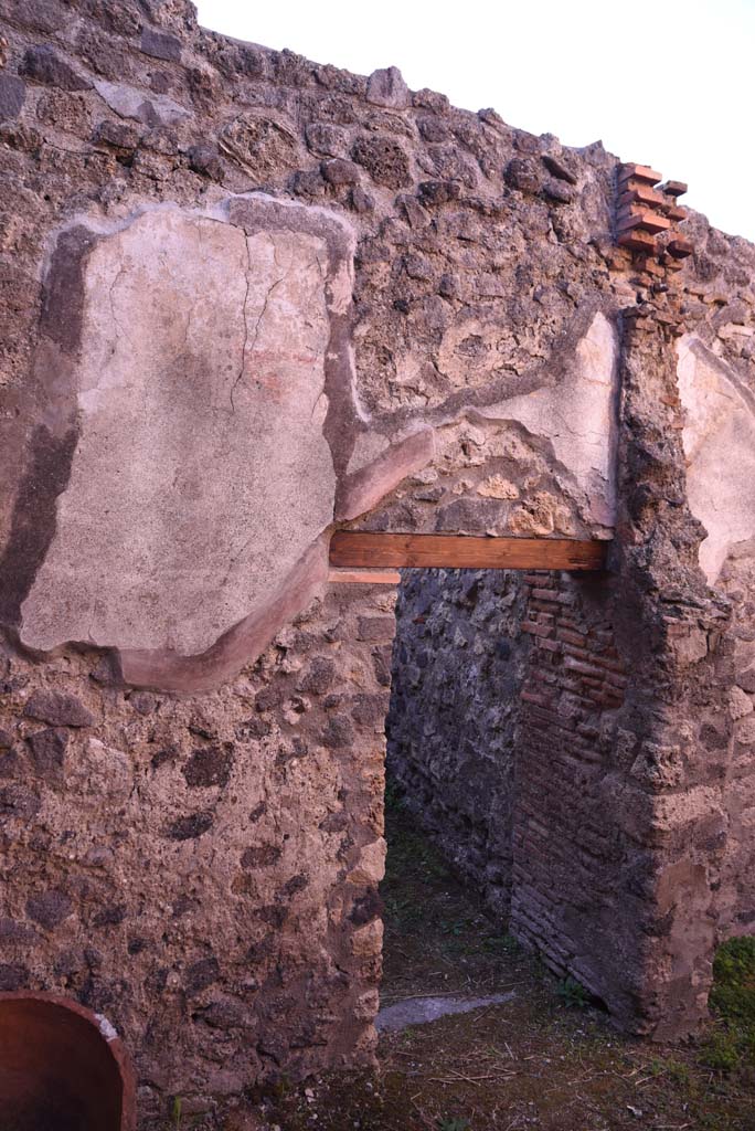 I.4.25 Pompeii. October 2019. Room 63, south wall with doorway into room 64.
Foto Tobias Busen, ERC Grant 681269 D�COR.
