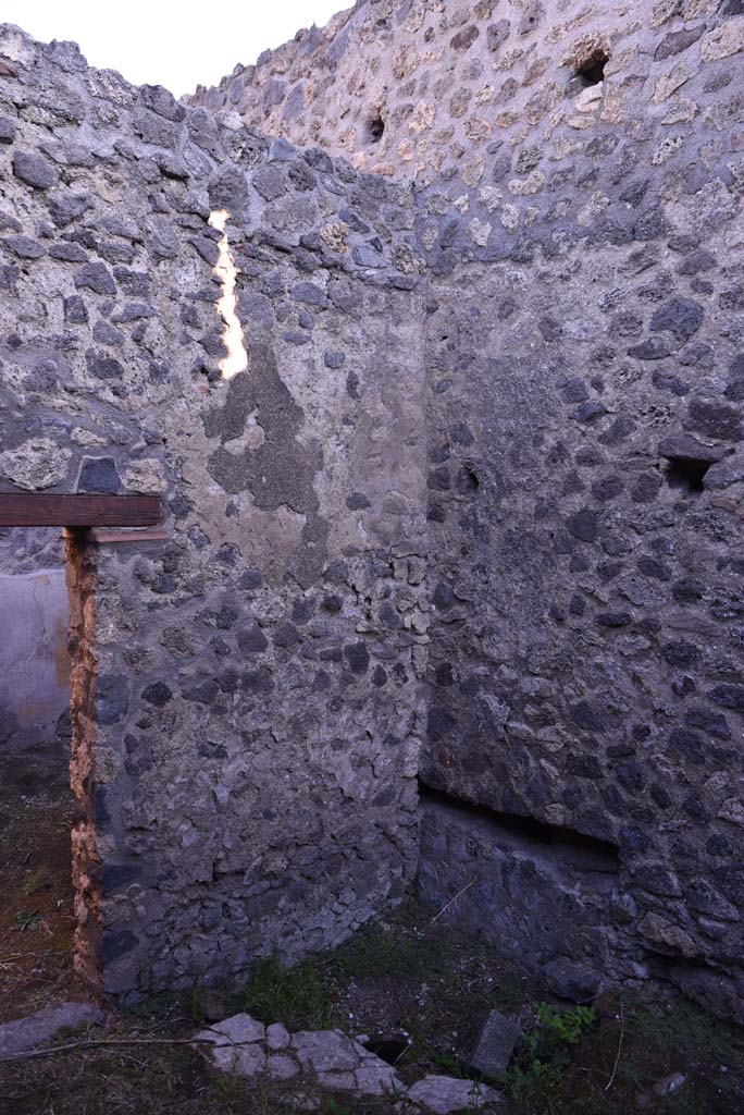 I.4.25 Pompeii. October 2019. Room 64, doorway to room 63 in north wall and north-east corner.
Foto Tobias Busen, ERC Grant 681269 D�COR.
