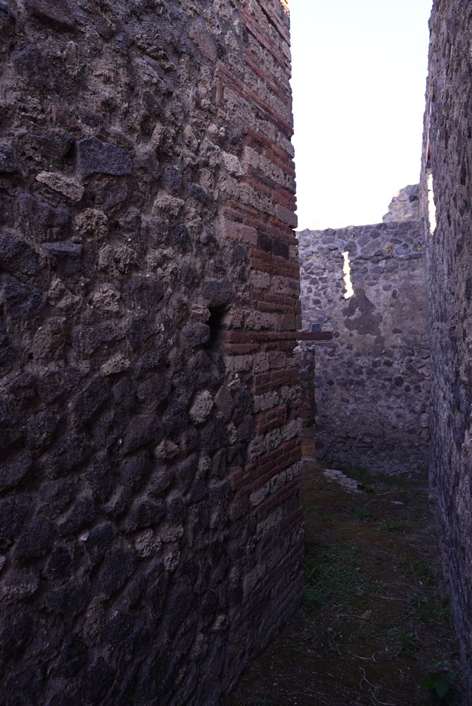 I.4.25 Pompeii. October 2019. 
Room 64, looking north from end of corridor into part of room with doorway to room 63.
Foto Tobias Busen, ERC Grant 681269 D�COR.

