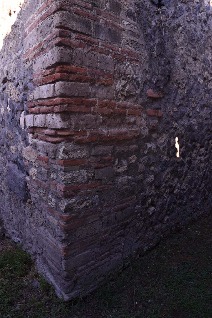 I.4.25 Pompeii. October 2019. Room 64, detail from south end of west wall of corridor.
Foto Tobias Busen, ERC Grant 681269 D�COR.
