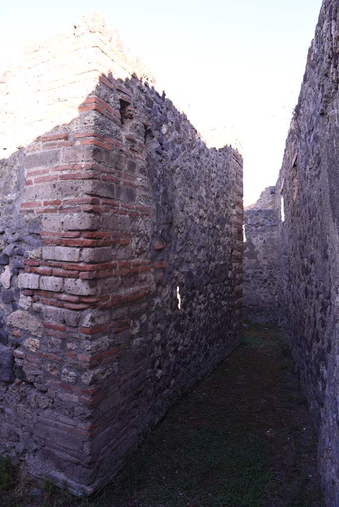 I.4.25 Pompeii. October 2019. Room 64, looking north along west wall of corridor linking two parts of room 64.
Foto Tobias Busen, ERC Grant 681269 D�COR.

